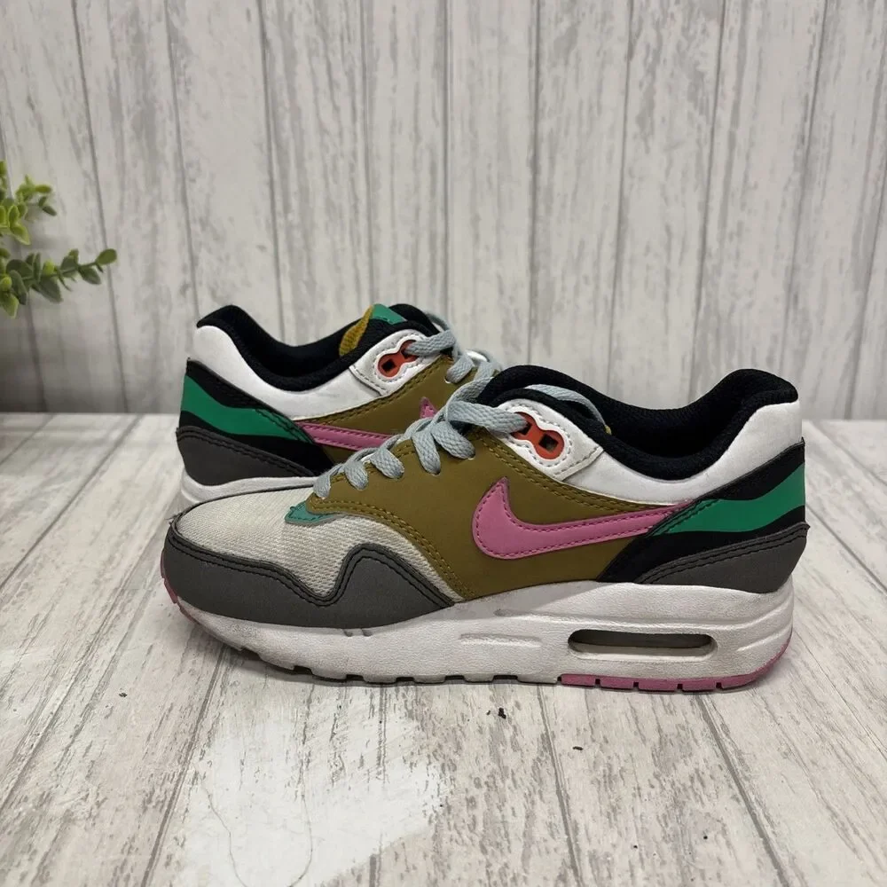 Girls Size 1 Nike Air Max Sneakers